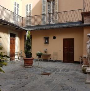 NearBy Hotel
