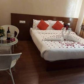 NearBy Hotel