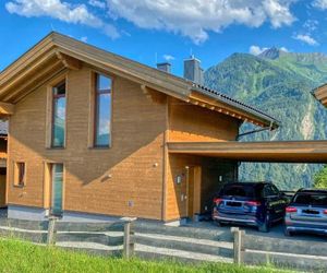 Ski-in / Ski-out Chalet Maiskogel "Bergli" by Alpen Apartments Kaprun Austria