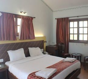 NearBy Hotel