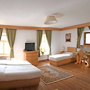 NearBy Hotel