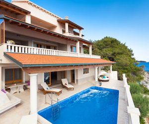 Beachfront Villa Seascape with Pool Prizba Croatia