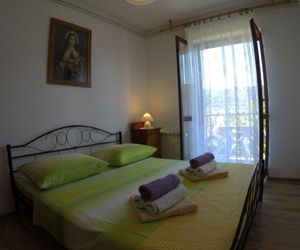 Antique apartment with balcony Stari Grad Croatia