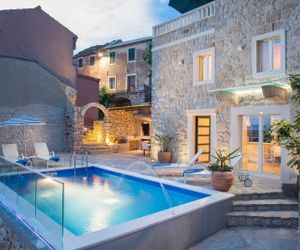 Villa Rustical Oasis with Swimming Pool Tucepi Croatia