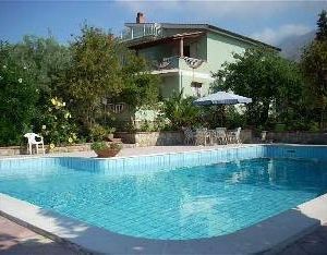 Apartment in villa with pool and garden Altavilla Milicia Italy