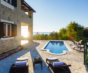 Country House da Silva with Swimming Pool Podstrana Croatia