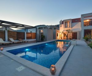 Luxury Villa White Oasis with Swimming Pool Kastel Luksic Croatia