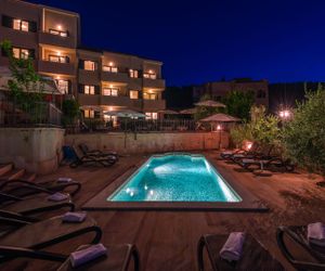 Apartment Flora with Swimming Pool III Slatine Croatia