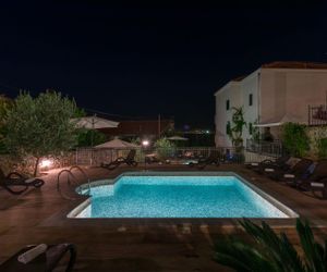 Apartment Fides with Swimming Pool III Slatine Croatia