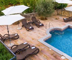 Apartment Fides with Swimming Pool V Slatine Croatia