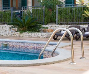 Apartment Fides with Swimming Pool VIII Slatine Croatia