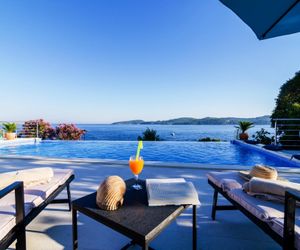 Villa Happy Daze with Infinity Pool Orasac Croatia
