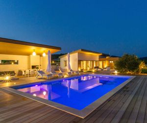 Luxury Villa Pearl of Hvar with Swimming Pool Gdinj Croatia