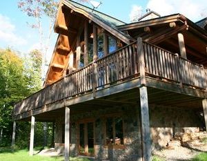 Chalet Yamka by Location4Saisons Labelle Canada