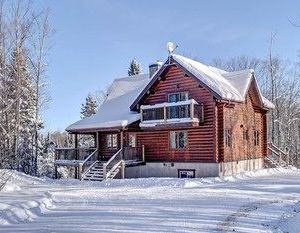 Chalet Geronimo by Location4Saisons Labelle Canada
