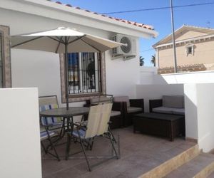 2 bedroom newly renovated bungalow close to bars & restaurants Los Alcazares Spain