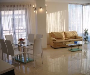 Modern Apartment 30 Mtrs to Seafront + Free Wifi Qawra Republic of Malta