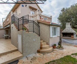 Apartmani M I R J A N A Vinisce Croatia