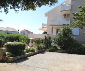 Apartment Ljubica with nice garden Novaglia Croatia