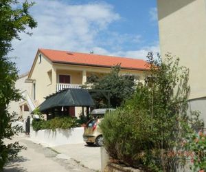 Family friendly seaside apartments Preko (Ugljan) - 14692 Oltre Croatia