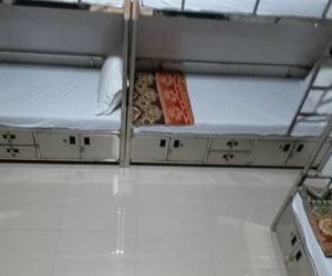 One Step Hostel Sheva India