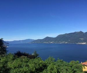 Moderne Ferienwohnung mit Traumseeblick Lago Maggiore Luino Italy