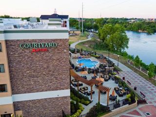 Фото отеля Courtyard Columbus Phenix City/Riverfront