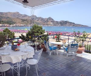 Casa dA..Mare seafront flat with Terrace - Garage Giardini-Naxos Italy