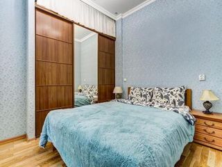 Enjoy St Isaak Square 3BR Apartment