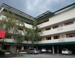 RedDoorz Plus @ Ciumbuleuit Area Bandung Indonesia
