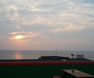 Sea view rooftop, table - Gangmun Studio 102 Gangneung South Korea