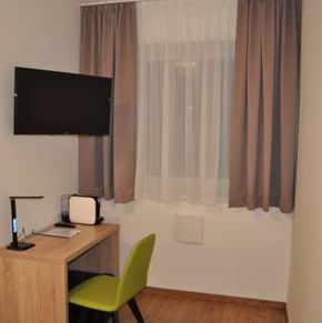 NearBy Hotel