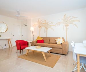 Modern Apartment 100m to Beach Surfers Paradise Australia