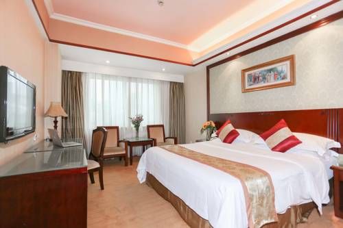 Vienna Hotel Shandong Yantao Golden Beach Taishan Road