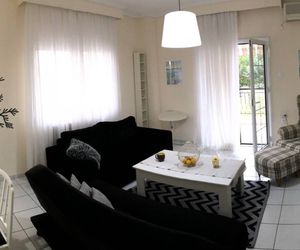 Cozy apartment with garden Peraia Greece