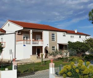 Apartments with a parking space Vrsi (Zadar) - 14211 Vrsi Croatia