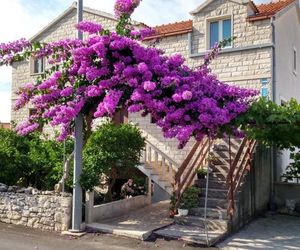 Apartments with a parking space Supetar (Brac) - 14720 Supetar Croatia
