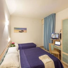 NearBy Hotel