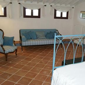 NearBy Hotel