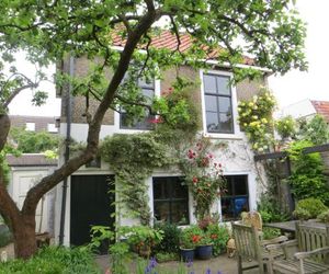 Apple Tree Cottage - charming canalhouse in our private garden - city heart Gouda Gouda Netherlands