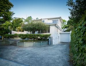 Forrest Hill Modern 4 Bedrooms House North Shore City New Zealand