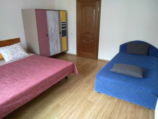 Две спальни + большая кухня. тв/пмм/см/свч и т.д.