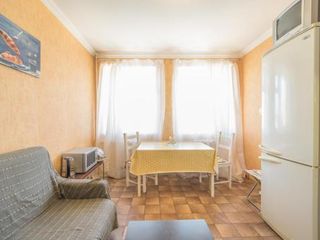 Напротив Доктрина и Алмазова