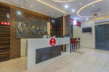 OYO 9996 Arton Suites