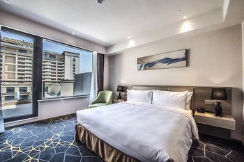 Q-Box Hotel Shanghai Sanjiagang -Offer Pudong International Airport and Disney shuttle