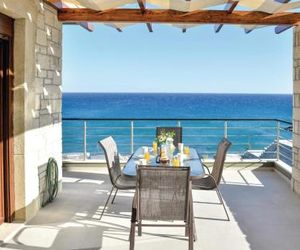 Three-Bedroom Holiday Home in Heraklion Myrtos Greece