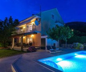 Family friendly apartments with a swimming pool Podstrana (Split) - 15040 Podstrana Croatia