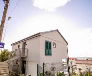 Apartments with a parking space Sumpetar (Omis) - 14941 Jesenice Croatia