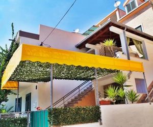 Apartments by the sea Krilo Jesenice (Omis) - 15145 Jesenice Croatia