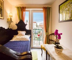 Vintage Apartment 60m from Sea Baska Voda Croatia